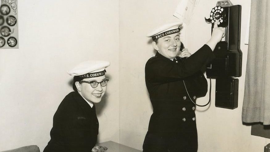 Archival photo of two WRCNS members using the telephone in uniform